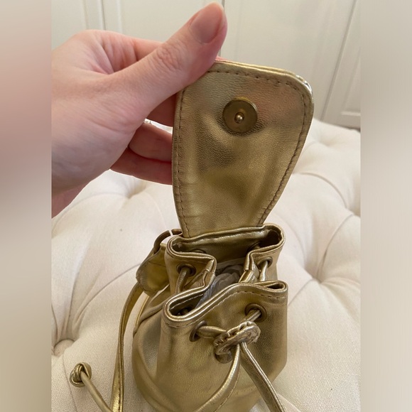 Vintage 80’s Gold Ultra Mini Back Pack - Picture 4 of 5